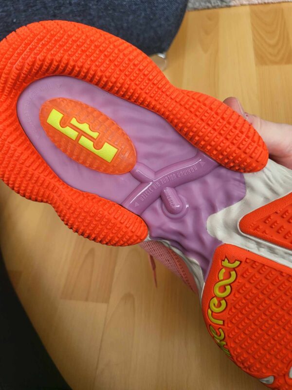 Nike LeBron 19 Low 'Hawaii' férfi kosaras cipő - Image 5