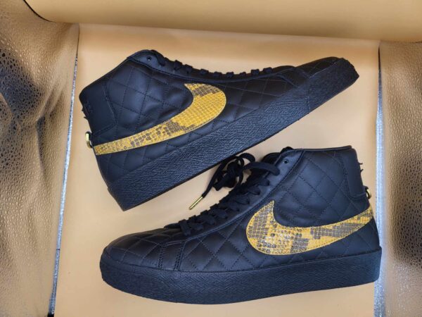 Supreme x Nike SB Blazer Zoom Mid QS 'Black Snakeskin'
