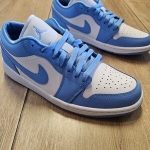 Jordan 1 Low "UNC" utcai cipő