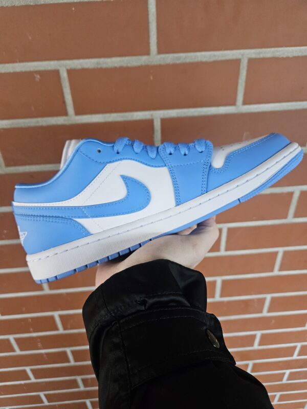 Jordan 1 Low "UNC" utcai cipő - Image 4