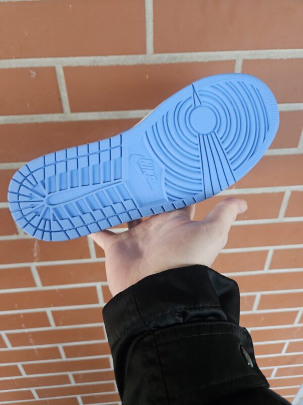 Jordan 1 Low "UNC" utcai cipő - Image 3