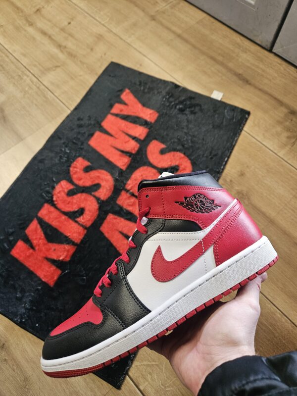 Air Jordan 1 Mid "Alternate Bred Toe"
