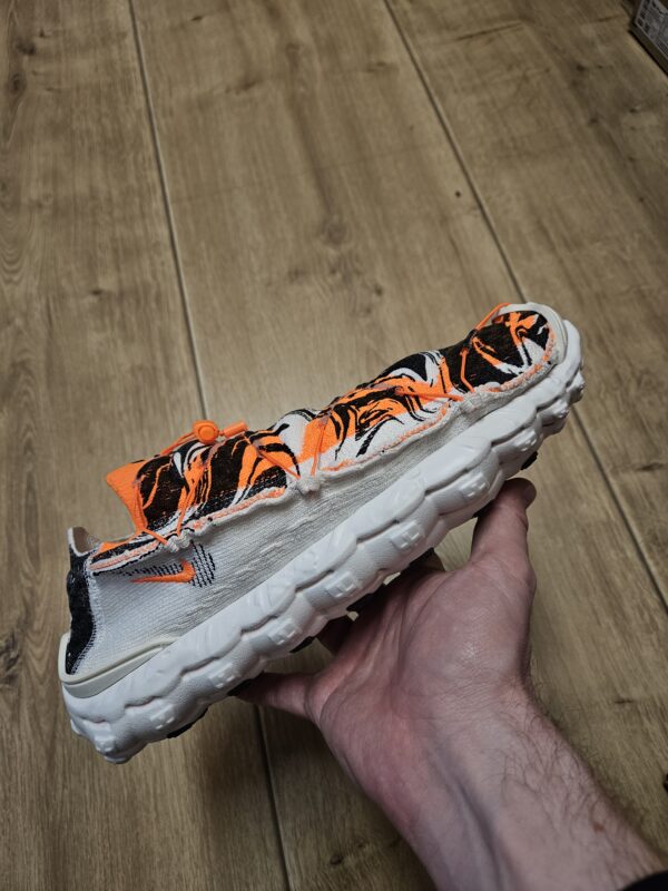 NIKE Ispa Mindbody "Total Orange"