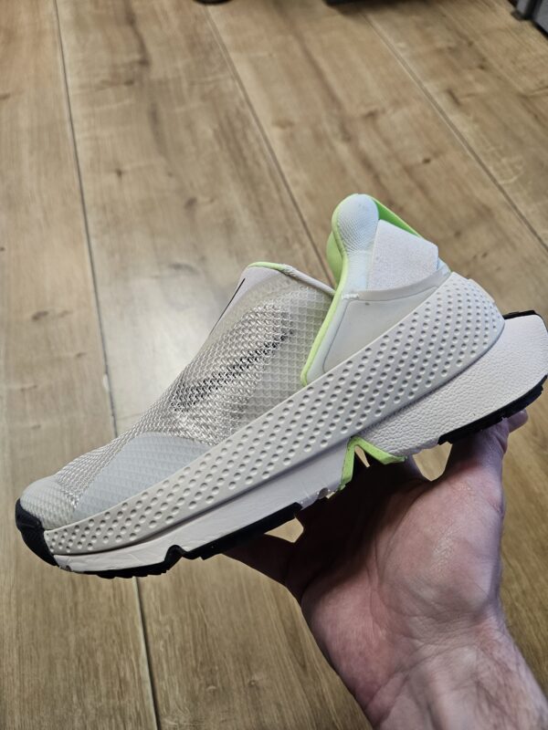 Nike Go FlyEase "Ghost Green"