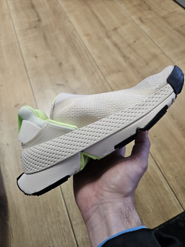 Nike Go FlyEase "Ghost Green" - Image 2