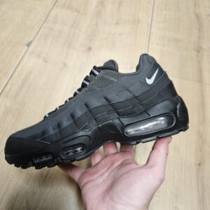 Nike Air Max Essential Black / Silver